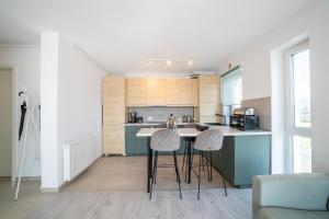 Modern Coresi Studio - Free Private Parking by MM Host