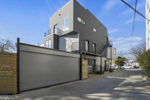 Modern, Gorgeous & Luxury Gem - 5 Stars Location