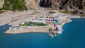 Luxus Hunza Attabad Lake Resort - Gilgit