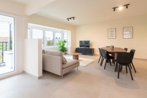 Cozy Seaside Apartment