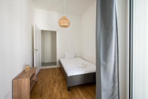 Wilcza City Centre Deluxe Apartment by BookingHost