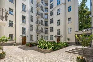 Wilcza City Centre Deluxe Apartment by BookingHost