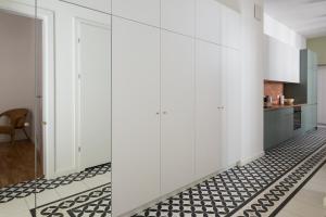 Wilcza City Centre Deluxe Apartment by BookingHost
