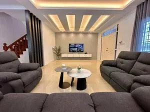 Jk Home Stampin Semi-Detached 10pax 4BedR 3BathR 4Carparks - Kampong Tabuan