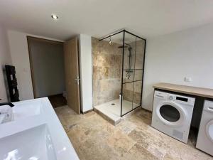 Appartement spacieux à Souvigny avec parking inclus.