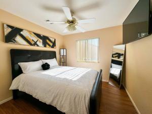 Spacious 4BR Fam Retreat King Bed WIFI And Parking