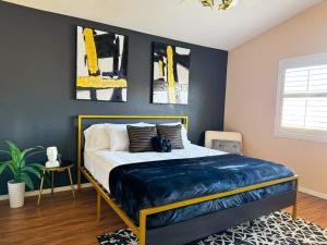 Spacious 4BR Fam Retreat King Bed WIFI And Parking