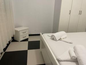 Apartament near beach, with garden