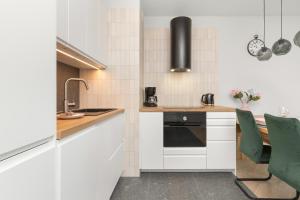 Bloom & Rest Apartment with Balcony & Parking Gdańsk by Noclegi Renters