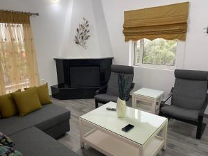 FOUR SEASOΝ Konstantinas