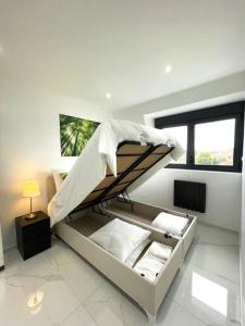 Moderne F2 proche ORLY, Paris