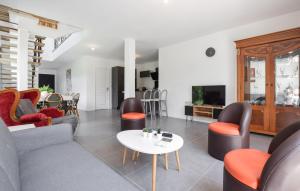 Lovely Home In Grentheville With Wifi