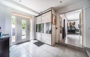 Maisons de vacances Beautiful Home In Pierrefitte-Sur-Seine : photos des chambres