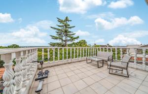 Maisons de vacances Beautiful Home In Pierrefitte-Sur-Seine : photos des chambres