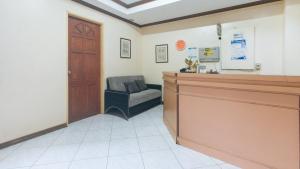 RedDoorz @ Tondaligan Beach Hotel