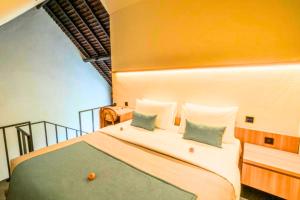 Ceandra 2 BR Loft River View JU62