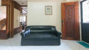 RedDoorz @ Tondaligan Beach Hotel