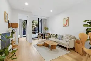 Bloom - Urban Luxurious Apt in Carnegie with parking - Carnegie