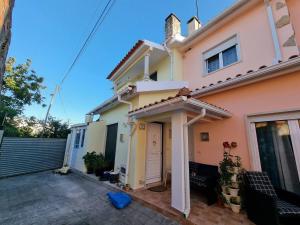Sun And Ocean House with 2 bathrooms