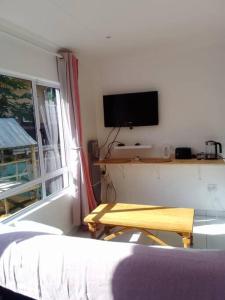 Bright and Sunny Studio Cottage