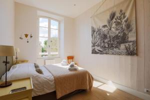 Duplex joliment décoré et sa cour ensoleillée