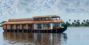 Northstar 3 Bedroom Ac Private Houseboat With All Meals - Kumarakom