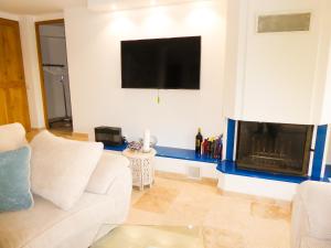 Ferienhaus Lei Sambro, familienfreundlich, Pool und toller Meerblick, ruhig gelegen by Riviera HomeLife