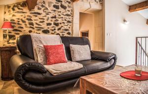 Maisons de vacances 2 Bedroom Nice Home In Cabrerolles : photos des chambres