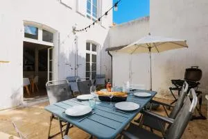 Duplex joliment décoré et sa cour ensoleillée - Le Morinant