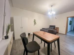 Livemore24 - Apartment 5 in Duisburg WLAN - Smart-TV - 24-7 Check-in und Küche