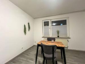 Livemore24 - Apartment 5 in Duisburg WLAN - Smart-TV - 24-7 Check-in und Küche