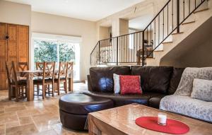 Maisons de vacances 3 Bedroom Cozy Home In Cabrerolles : photos des chambres