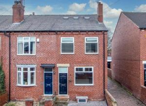 Cosy Garden View Room in Shared House