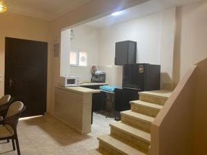 2BR townhouse, 1 bath, yard -123