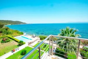 Agnanti villa Seafront with Pool - Paliouri