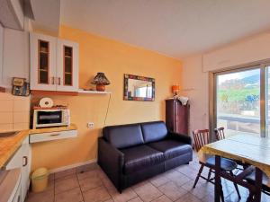 Le Lavandou: Studio 4 pers, vue mer, proche plage, parking - FR-1-803-27