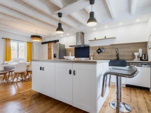 Maisons de vacances Chaumiere au calme avec terrasse, a 9 km des plages, 3 chambres, parking prive et equipements bebe. - FR-1-306-1276 : photos des chambres
