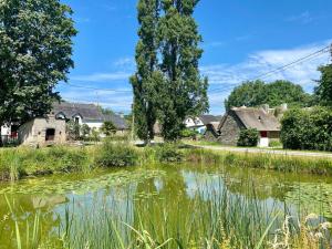 Maisons de vacances Chaumiere au calme avec terrasse, a 9 km des plages, 3 chambres, parking prive et equipements bebe. - FR-1-306-1276 : photos des chambres
