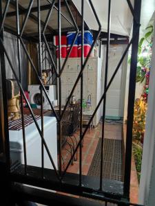 Bed and Breakfast Small Cozy Room with Balcony, T&B, Fast WiFi, Netflix