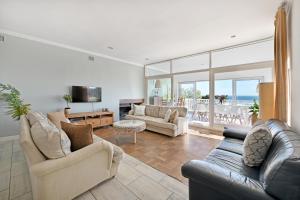 Perfect Location Walk To Beach and Sea Views