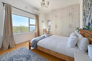 Perfect Location Walk To Beach and Sea Views