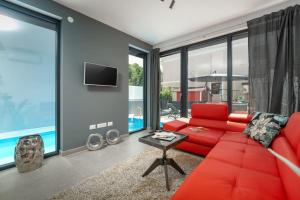 Casa Cadoc by Briskva