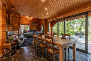 Huswell - Tranquil retreat, cozy chalet in the heart of Urse