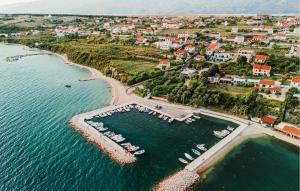 5 Bedroom Stunning Home In Razanac