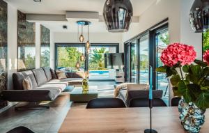 5 Bedroom Stunning Home In Razanac 