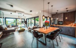 5 Bedroom Stunning Home In Razanac 