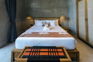 Stone Villa by Joshua District