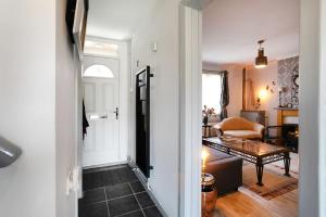 BED AT BOWBRIDGE Spacious house and parking