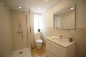 Three Bedroom Two Bathroom Apartment In Bellaluz