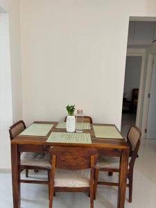 Retro Vintage Retreat 2BHK Apt Zennova Stays, 5mins from Dabolim Airport